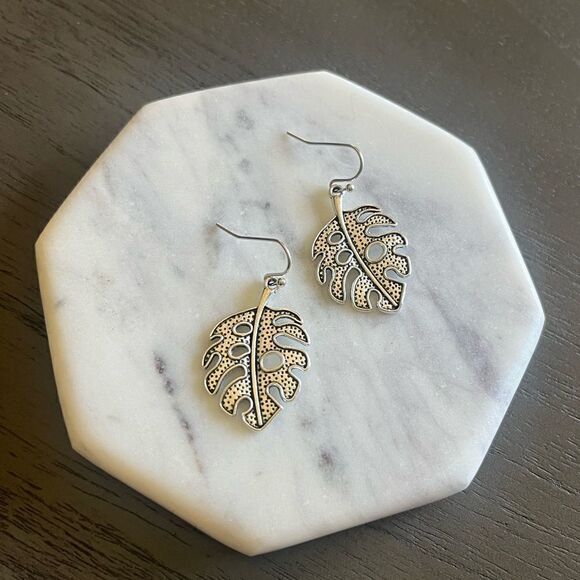 5 for $25 SILVER PALM  EARRINGS - Picture 2 of 4